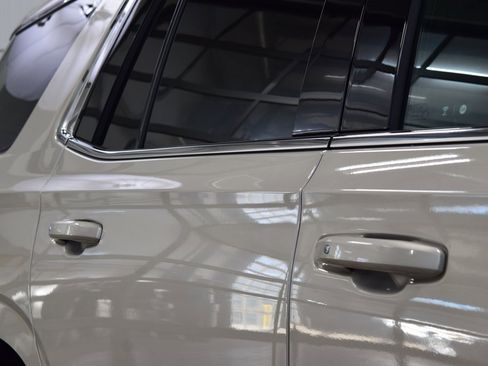 Used 2023 Chevrolet Tahoe LT w/ LT Signature Plus Package image 17