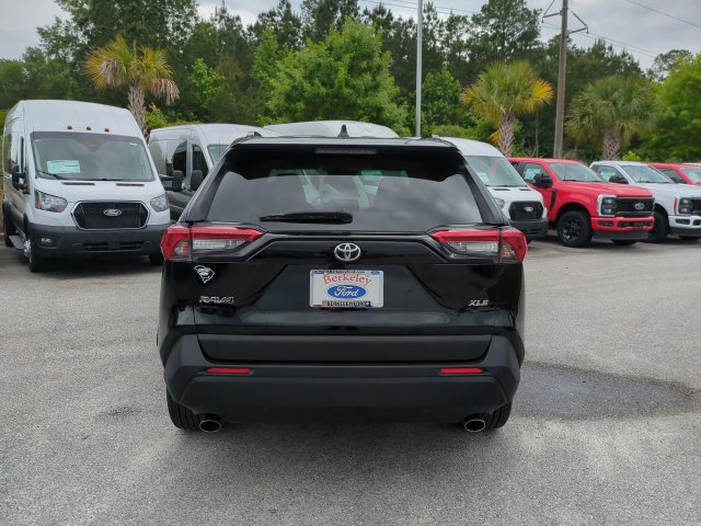 Used 2019 Toyota RAV4 XLE Premium w/ Cold Weather Package FWD image 5