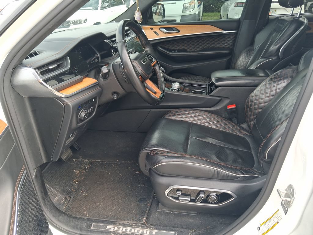 Used 2023 Jeep Grand Cherokee Summit AWD/4WD image 14