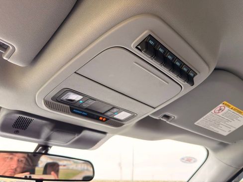 Used 2025 Ford F350 XLT AWD/4WD image 46