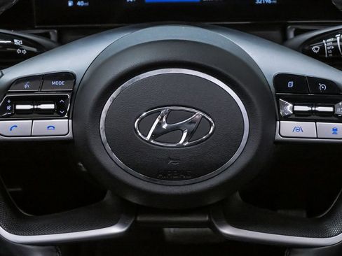 Used 2022 Hyundai Elantra Limited FWD image 21