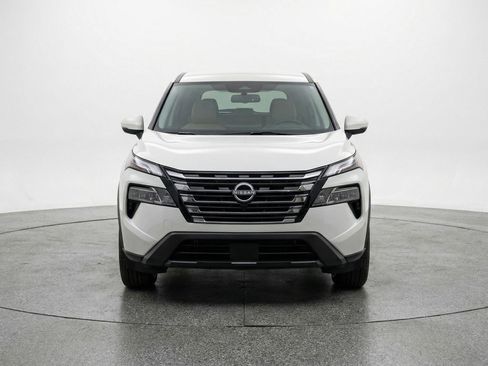 Used 2025 Nissan Rogue SV AWD/4WD image 2