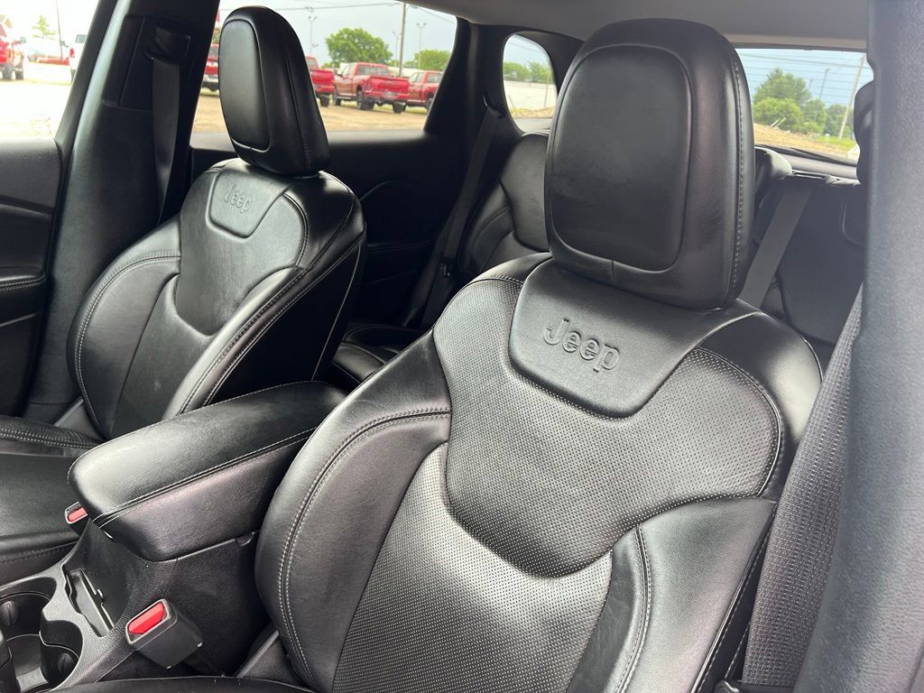 Used 2020 Jeep Cherokee Limited w/ Technology Group AWD/4WD image 25