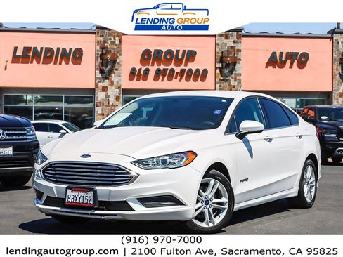 Used 2018 Ford Fusion SE image 1