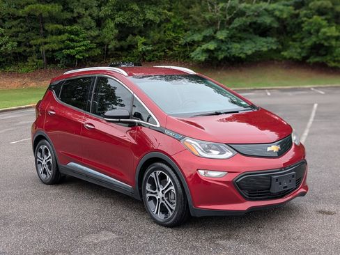 Used 2019 Chevrolet Bolt Premier w/ Infotainment Package FWD image 11
