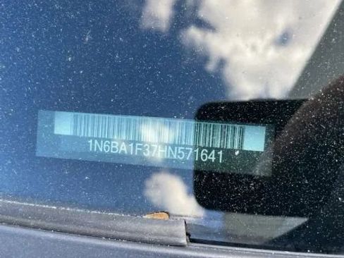 Used 2017 Nissan Titan SV image 14