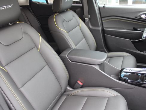 New 2026 Chevrolet Trax ACTIV w/ Sunroof Package FWD image 16