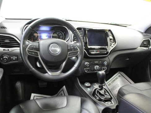 Used 2019 Jeep Cherokee Limited AWD/4WD image 7