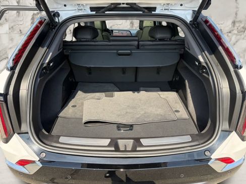 Certified 2025 Cadillac Optiq Luxury 2 AWD/4WD image 25