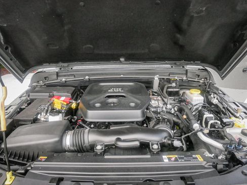 Used 2022 Jeep Wrangler Rubicon AWD/4WD image 30