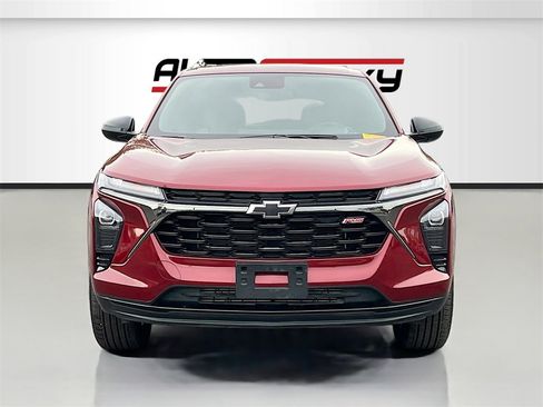 Used 2025 Chevrolet Trax RS w/ Driver Confidence Package image 2