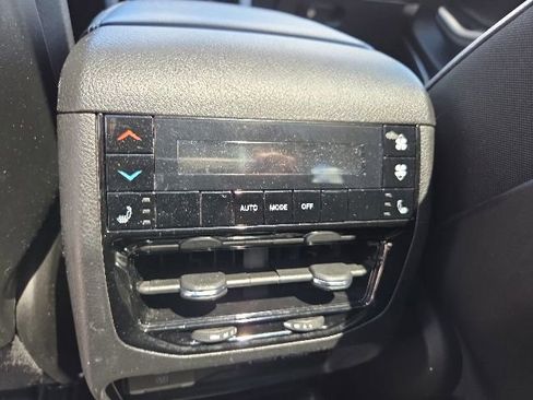 Used 2023 Jeep Grand Cherokee L Limited AWD/4WD image 47