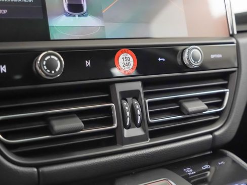 Certified 2026 Porsche Macan S AWD/4WD image 32