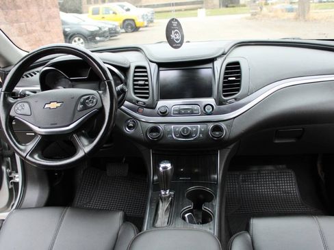 Used 2019 Chevrolet Impala LT FWD image 16