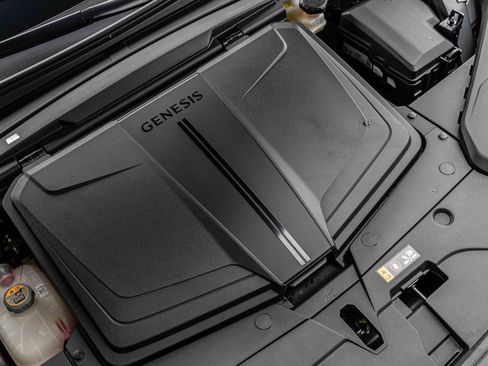 Used 2024 Genesis GV60 RWD image 32