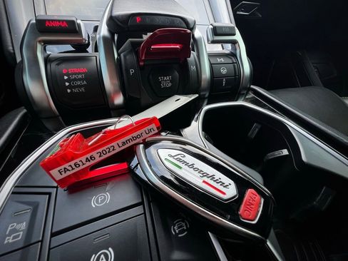 Used 2022 Lamborghini Urus image 85