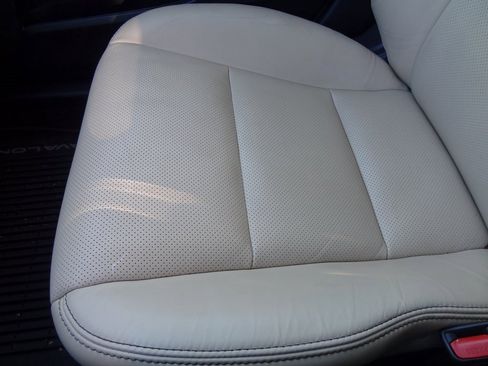 Used 2018 Toyota Avalon Limited image 13