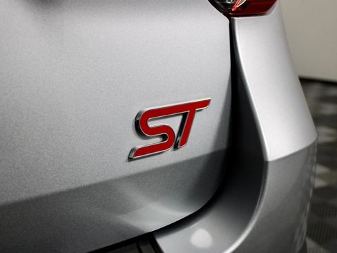 Used 2023 Ford Explorer ST w/ Equipment Group 401A image 8