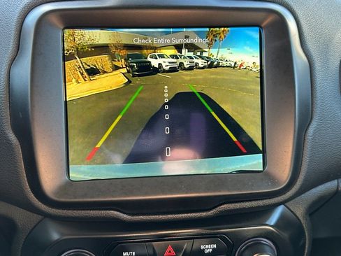 Certified 2023 Jeep Renegade Latitude image 32