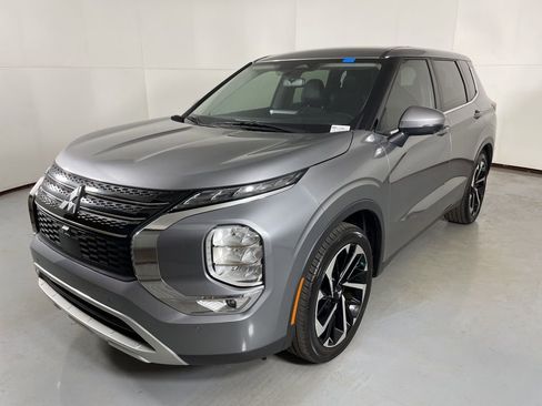 Used 2024 Mitsubishi Outlander SE image 4