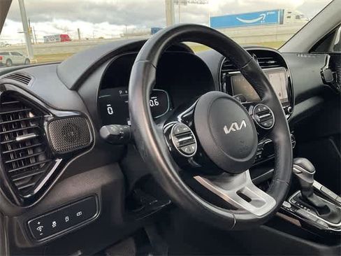 Used 2023 Kia Soul EX image 10