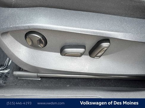 Used 2022 Volkswagen Tiguan SE w/ Panoramic Sunroof Package image 24