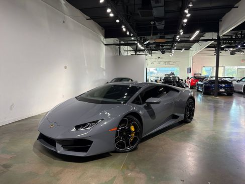 Used 2019 Lamborghini Huracan LP 580-2 image 2