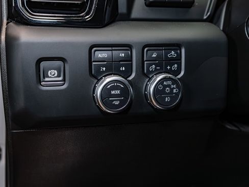 Used 2024 GMC Sierra 1500 AT4 w/ Technology Package image 18