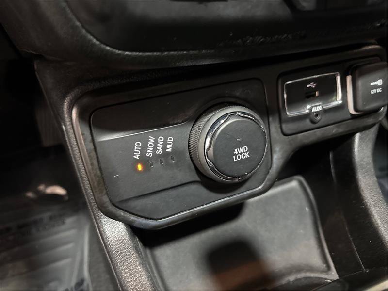 Used 2019 Jeep Renegade Limited AWD/4WD image 30