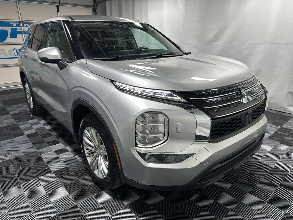 Used 2022 Mitsubishi Outlander ES AWD/4WD image 5