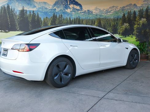 Used 2020 Tesla Model 3 Standard Range Plus image 6