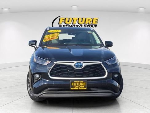 Certified 2024 Toyota Highlander XLE AWD/4WD image 2
