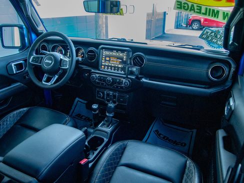 Used 2023 Jeep Gladiator Overland image 27