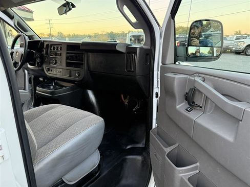 Used 2020 Chevrolet Express 2500 w/ Driver Convenience Package image 9