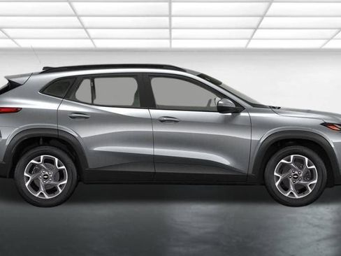 New 2026 Chevrolet Trax LT w/ LT Convenience Package FWD image 9