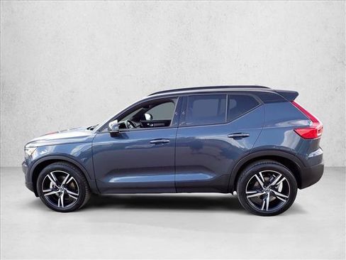 Used 2022 Volvo XC40 T5 R-Design AWD/4WD image 2