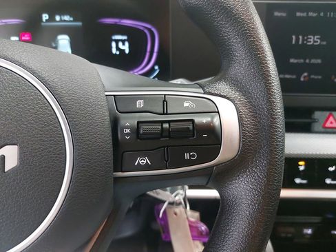 Used 2025 Kia Sportage LX image 17