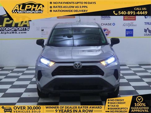 Used 2022 Toyota RAV4 LE AWD/4WD image 1