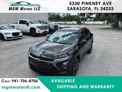 Used 2025 Chevrolet Trax RS w/ Driver Confidence Package FWD image 1