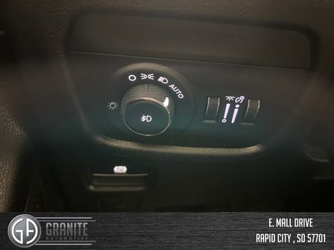 Used 2025 Jeep Grand Cherokee Limited w/ Black Appearance Package AWD/4WD image 32