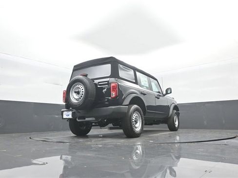 New 2025 Ford Bronco Base image 38