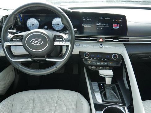 Used 2023 Hyundai Elantra Limited image 16