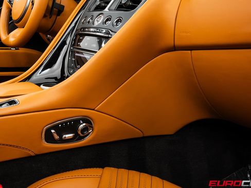 Used 2019 Aston Martin DB11 Volante RWD image 35