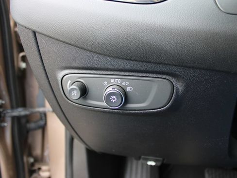 Used 2018 Chevrolet Equinox LT FWD image 13