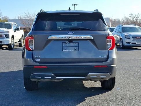 Used 2023 Ford Explorer XLT w/ Equipment Group 202A image 8