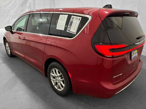 Used 2026 Chrysler Pacifica Select FWD image 5