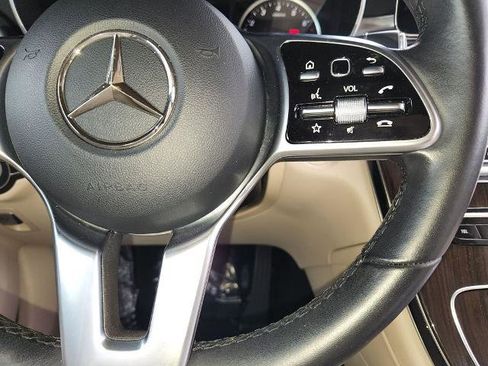 Used 2021 Mercedes-Benz GLC 300 GLC 300 image 25