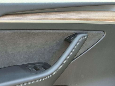 Used 2023 Tesla Model Y 2WD image 24