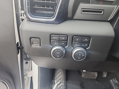 Used 2023 GMC Sierra 1500 Denali AWD/4WD image 14
