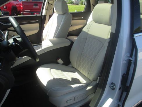 Used 2024 Buick Enclave Avenir FWD image 22